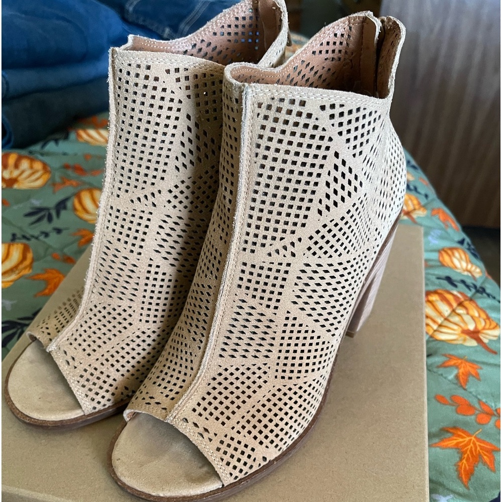 New open toe Lucky Brand boots 9.5